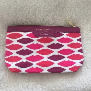 New Estée Lauder Makeup Bag Lip Print